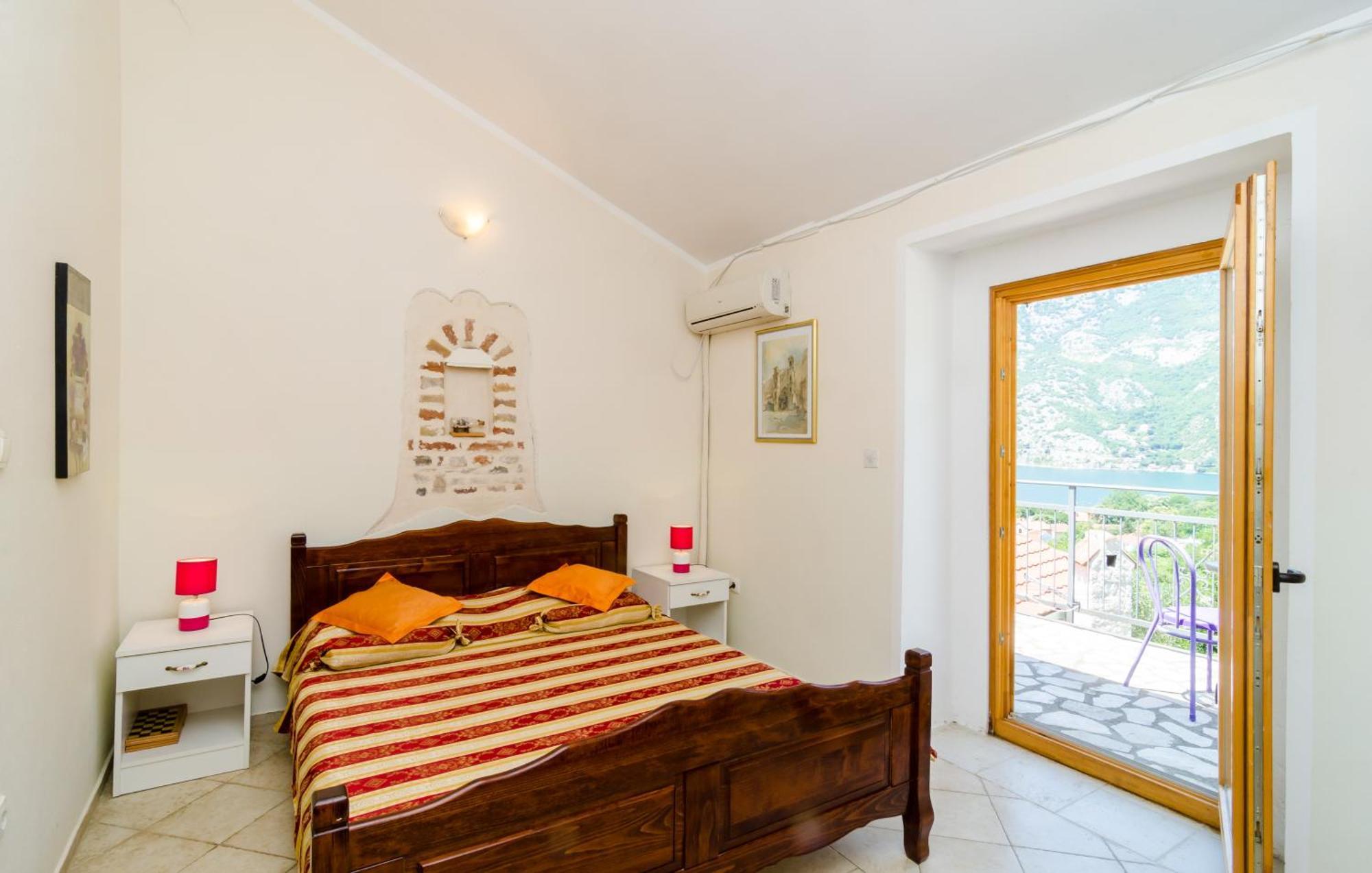 Apartments In Rustic House Risan Dış mekan fotoğraf