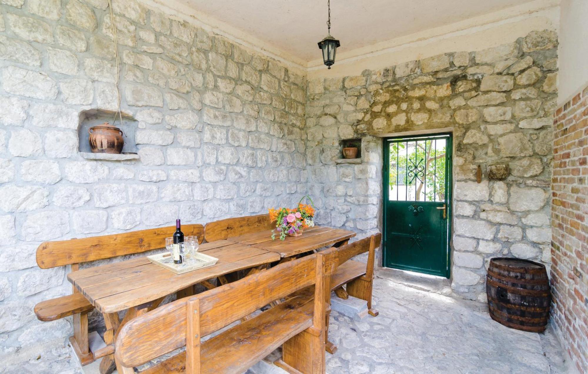Apartments In Rustic House Risan Dış mekan fotoğraf