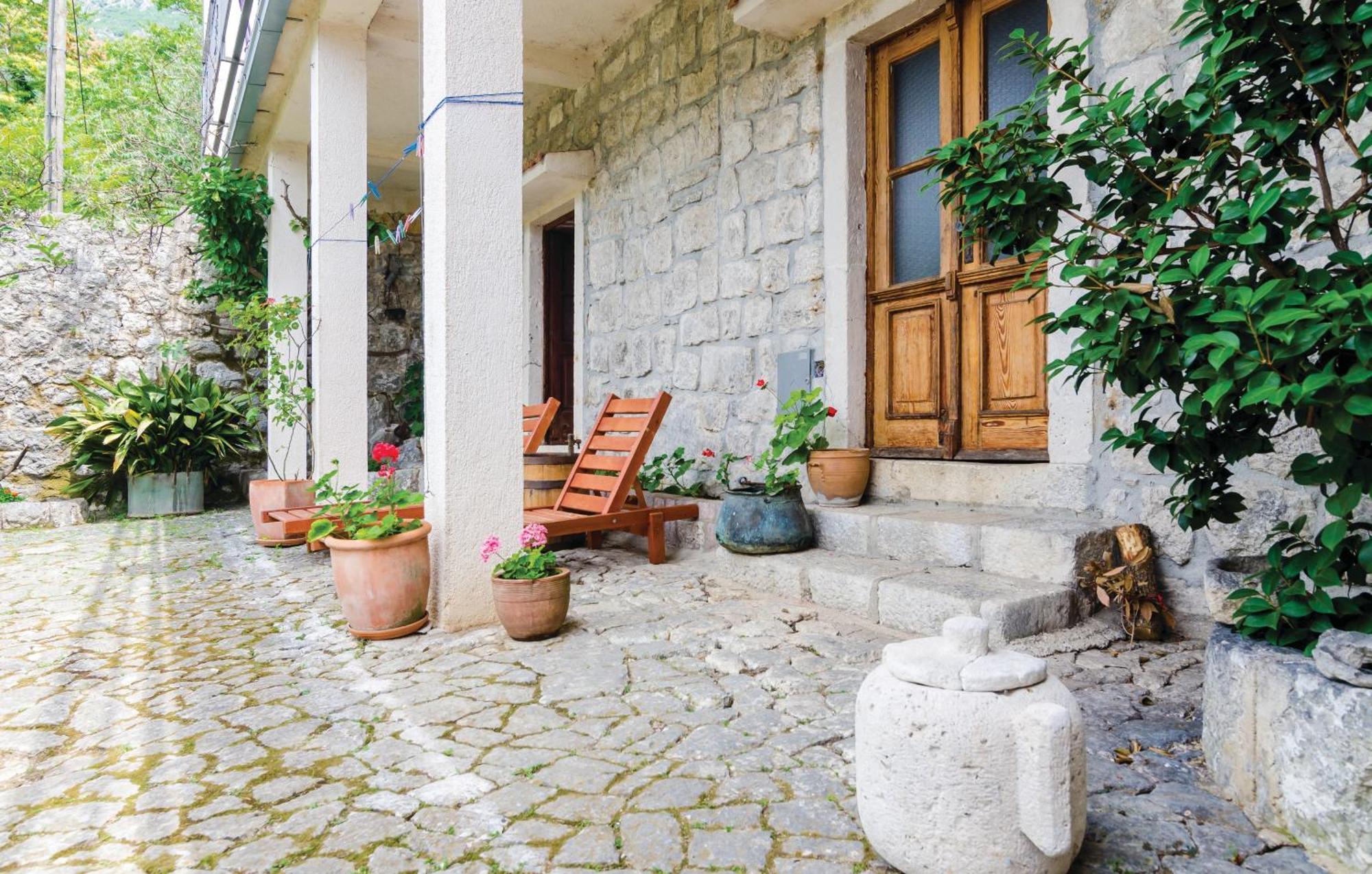 Apartments In Rustic House Risan Dış mekan fotoğraf