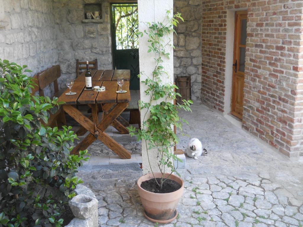 Apartments In Rustic House Risan Dış mekan fotoğraf